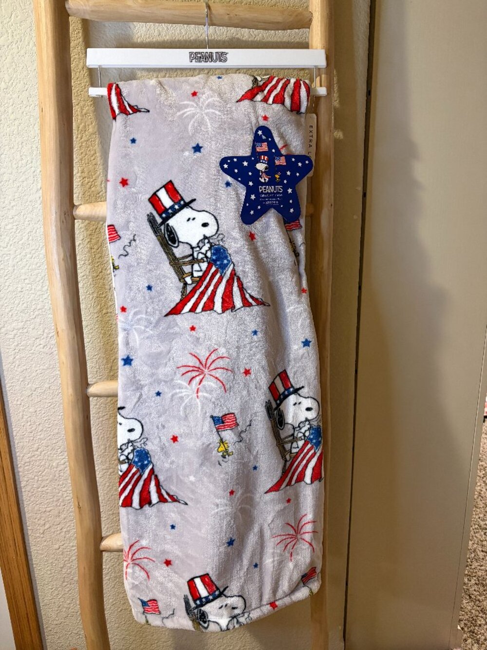 Peanuts Snoopy Grey 4th of July Patriotic Velvetloft Throw Blanket  60 x 70 NWT